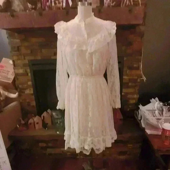 Vintage lace dress - Picture 1 of 4